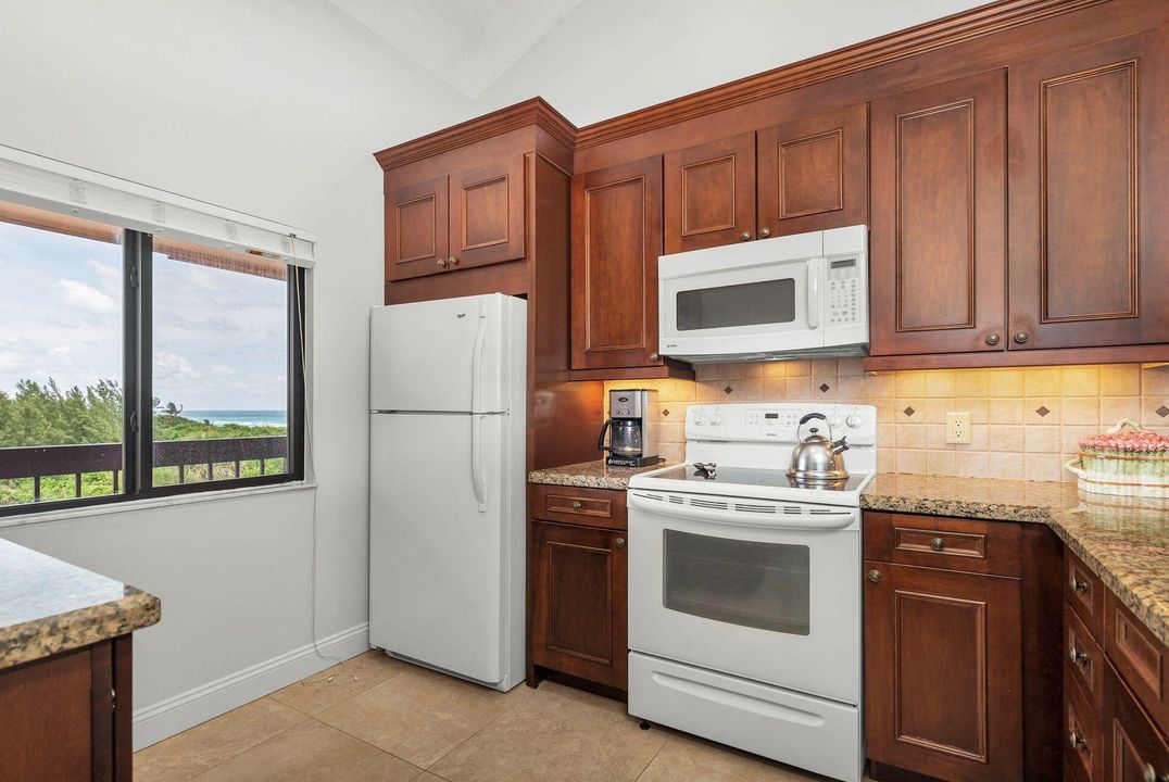 Active With Contract: $7,500 (2 beds, 2 baths, 1385 Square Feet)