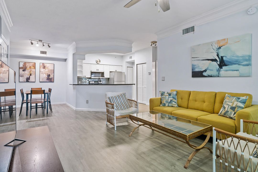 For Sale: $229,000 (1 beds, 1 baths, 820 Square Feet)