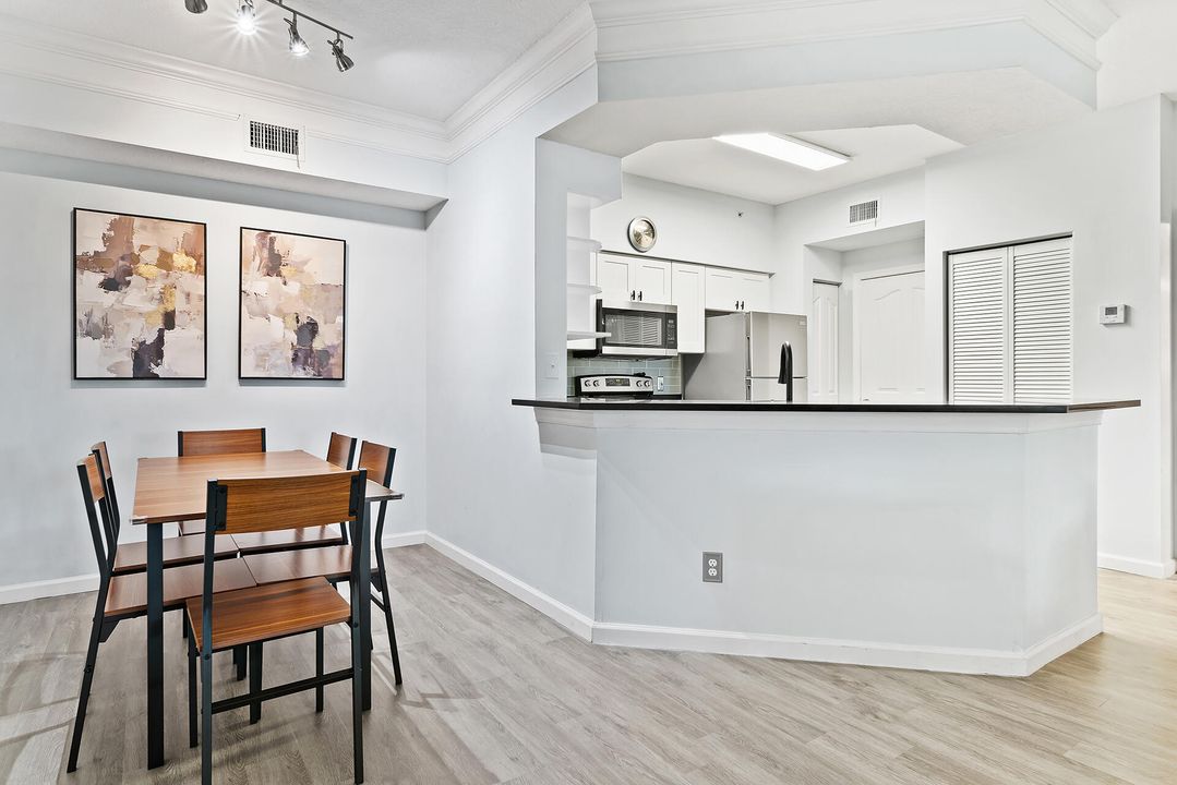 For Sale: $229,000 (1 beds, 1 baths, 820 Square Feet)