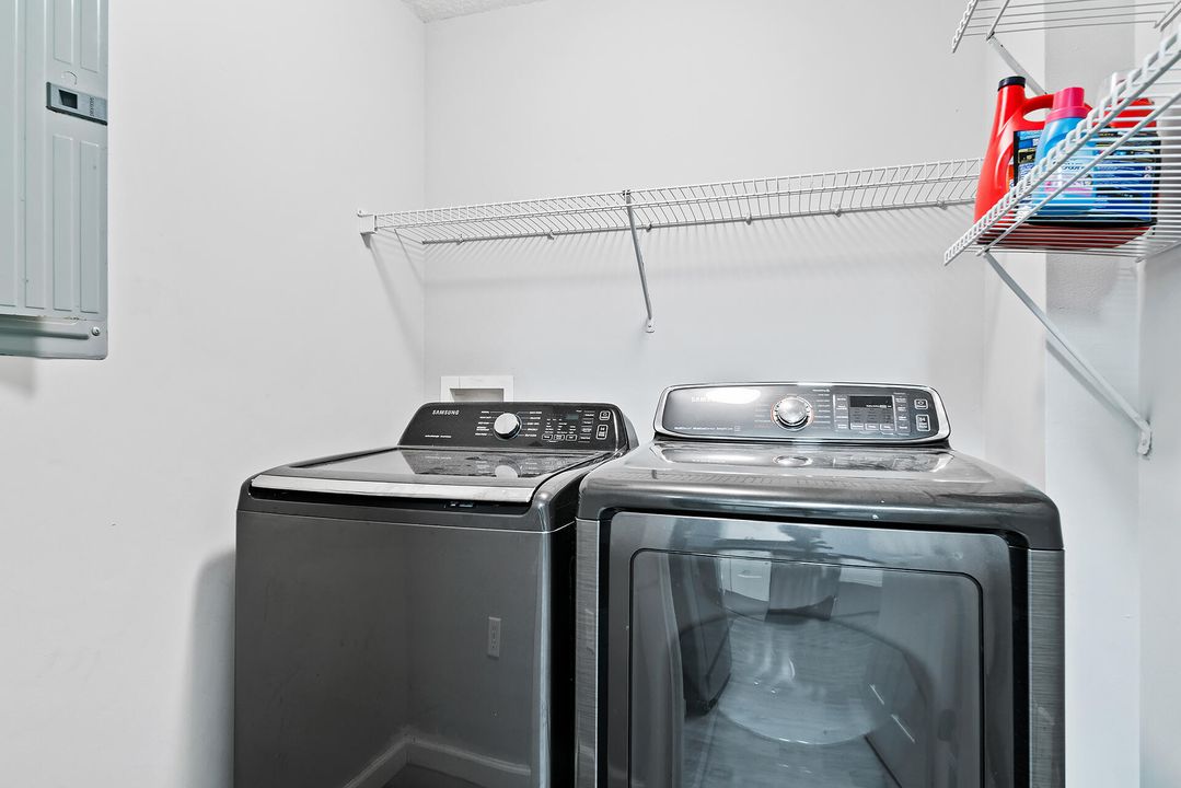 For Sale: $229,000 (1 beds, 1 baths, 820 Square Feet)