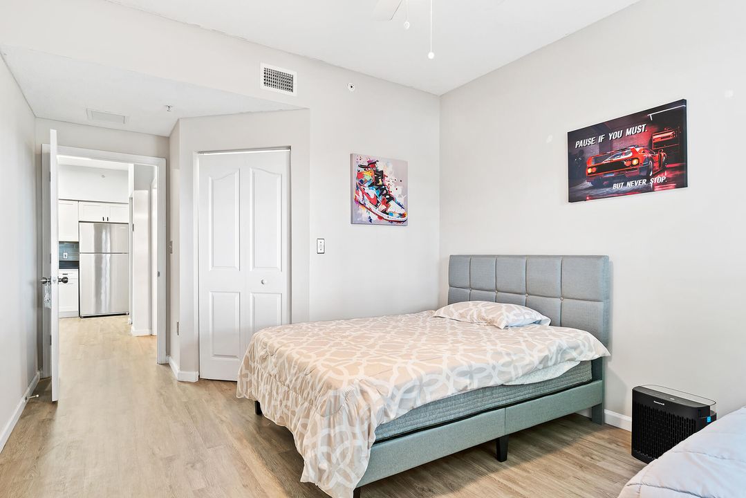 For Sale: $229,000 (1 beds, 1 baths, 820 Square Feet)