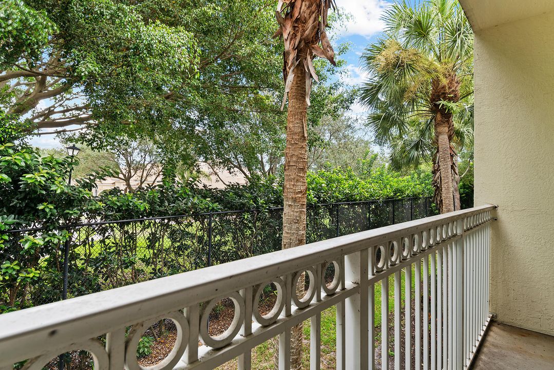 For Sale: $229,000 (1 beds, 1 baths, 820 Square Feet)