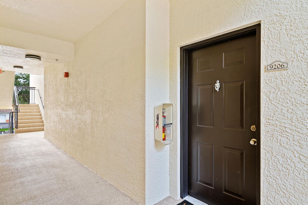 For Sale: $229,000 (1 beds, 1 baths, 820 Square Feet)