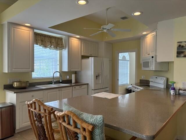 Active With Contract: $2,900 (3 beds, 2 baths, 2000 Square Feet)