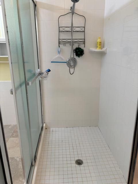 Active With Contract: $2,900 (3 beds, 2 baths, 2000 Square Feet)