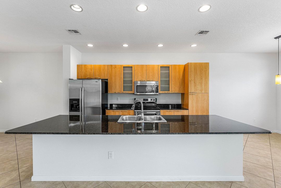 На продажу: $889,000 (3 спален, 2 ванн, 2161 Квадратных фут)