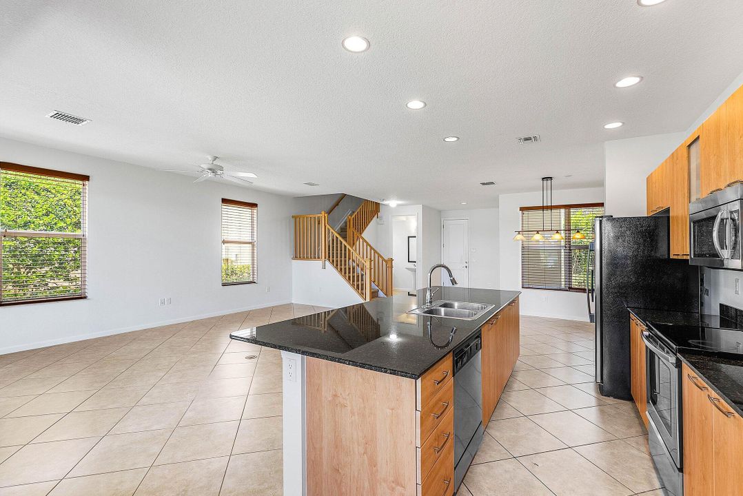 На продажу: $889,000 (3 спален, 2 ванн, 2161 Квадратных фут)