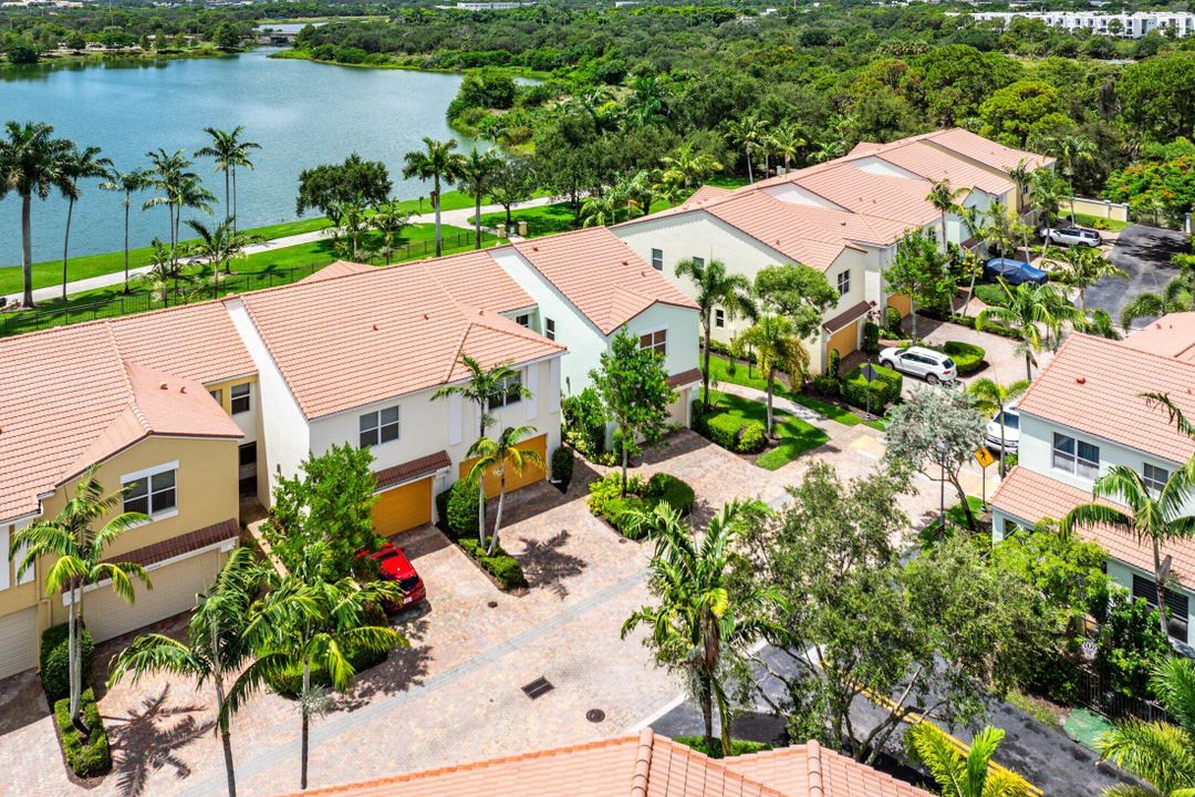 На продажу: $889,000 (3 спален, 2 ванн, 2161 Квадратных фут)