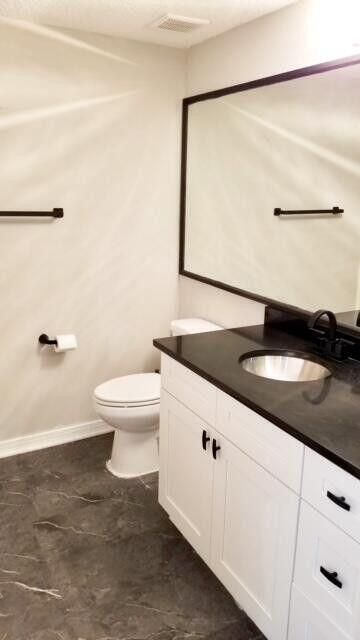 For Sale: $229,000 (1 beds, 1 baths, 820 Square Feet)