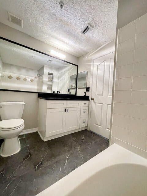 For Sale: $229,000 (1 beds, 1 baths, 820 Square Feet)