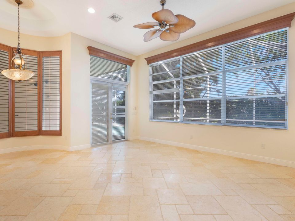 Под контрактом: $4,500 (3 спален, 2 ванн, 2803 Квадратных фут)