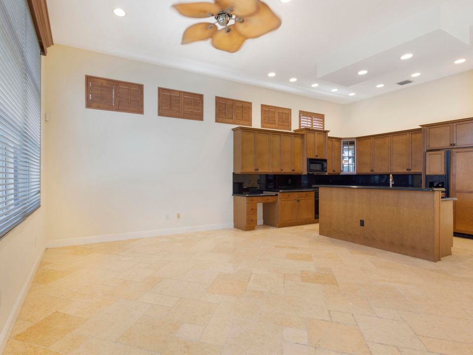 Под контрактом: $4,500 (3 спален, 2 ванн, 2803 Квадратных фут)