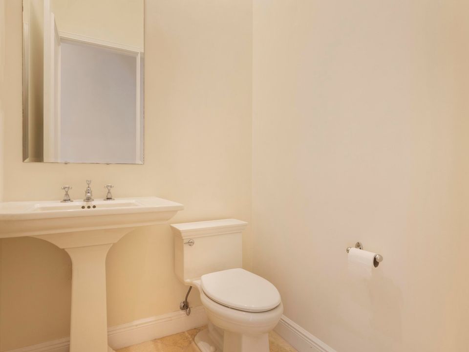 Под контрактом: $4,500 (3 спален, 2 ванн, 2803 Квадратных фут)