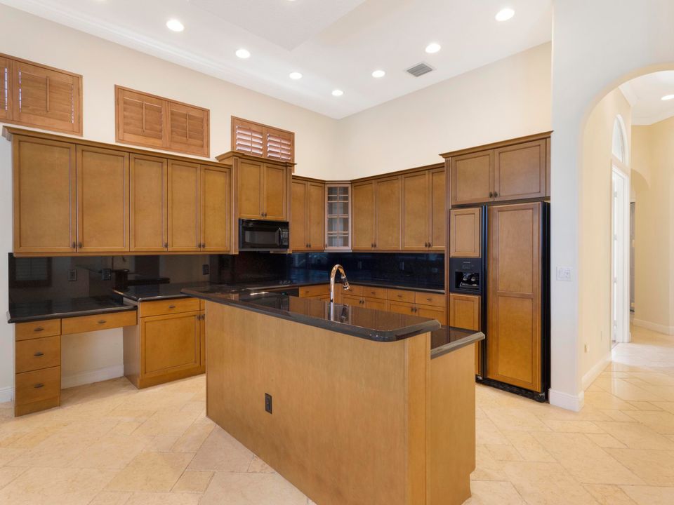 Под контрактом: $4,500 (3 спален, 2 ванн, 2803 Квадратных фут)