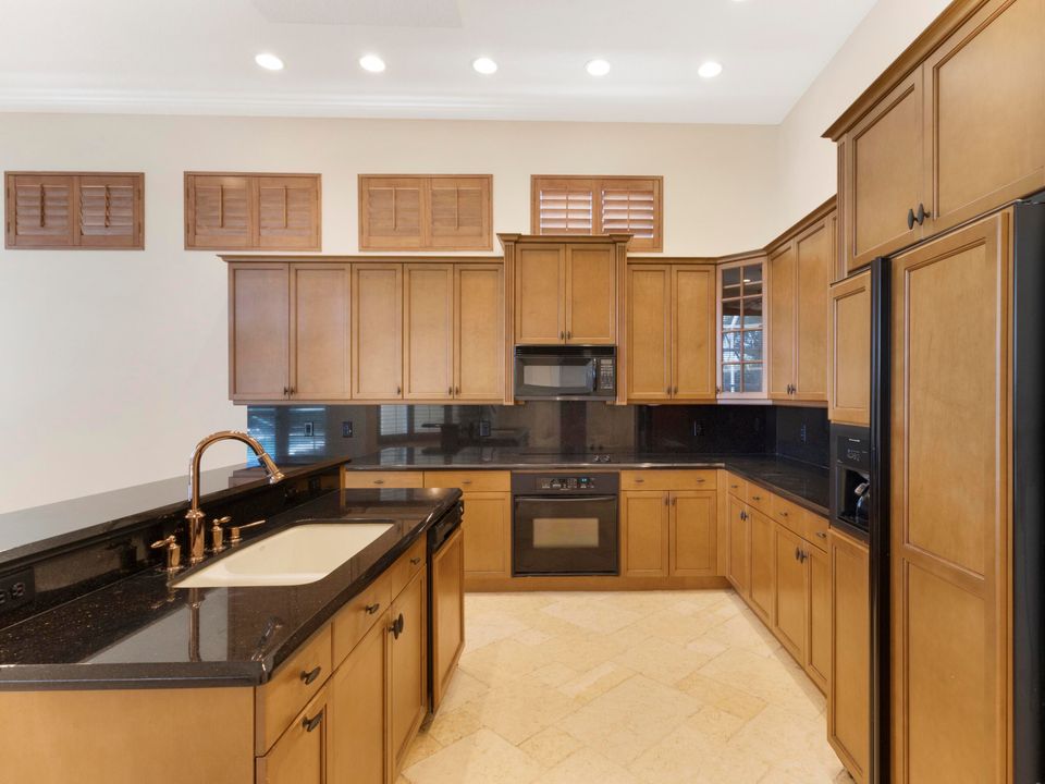 Под контрактом: $4,500 (3 спален, 2 ванн, 2803 Квадратных фут)