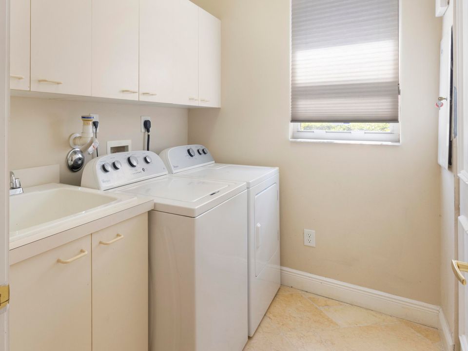 Под контрактом: $4,500 (3 спален, 2 ванн, 2803 Квадратных фут)