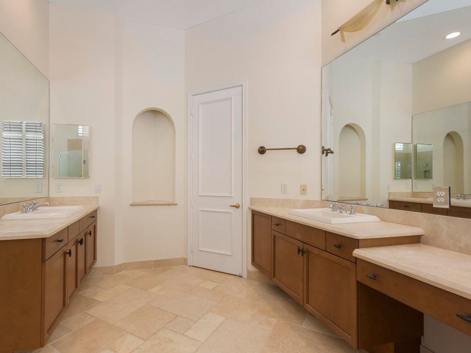 Под контрактом: $4,500 (3 спален, 2 ванн, 2803 Квадратных фут)