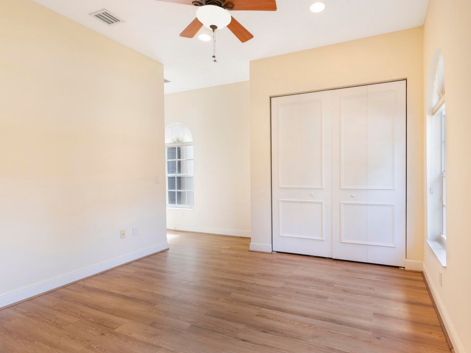 Под контрактом: $4,500 (3 спален, 2 ванн, 2803 Квадратных фут)