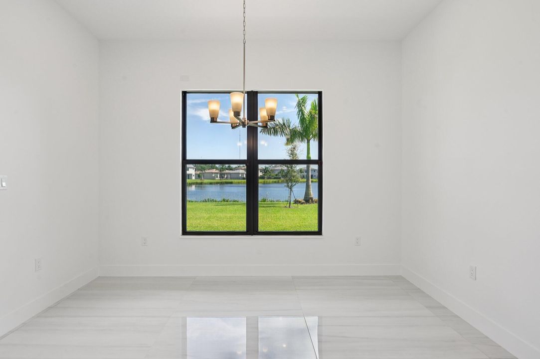 Active With Contract: $2,000,000 (5 beds, 7 baths, 4605 Square Feet)