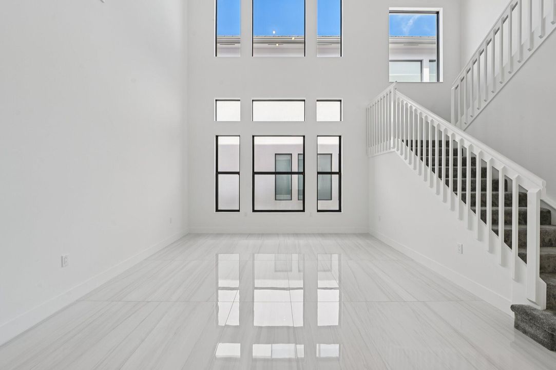 Active With Contract: $2,000,000 (5 beds, 7 baths, 4605 Square Feet)