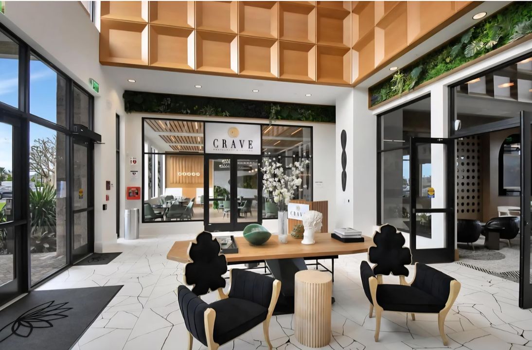 Active With Contract: $2,000,000 (5 beds, 7 baths, 4605 Square Feet)