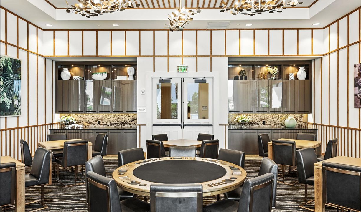 Active With Contract: $2,000,000 (5 beds, 7 baths, 4605 Square Feet)