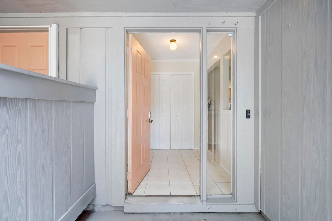 Active With Contract: $195,000 (2 beds, 2 baths, 1037 Square Feet)