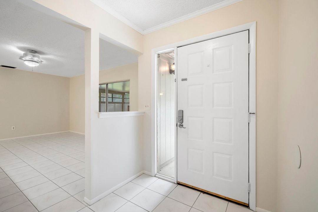 Active With Contract: $195,000 (2 beds, 2 baths, 1037 Square Feet)