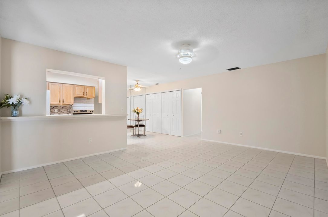 Active With Contract: $195,000 (2 beds, 2 baths, 1037 Square Feet)