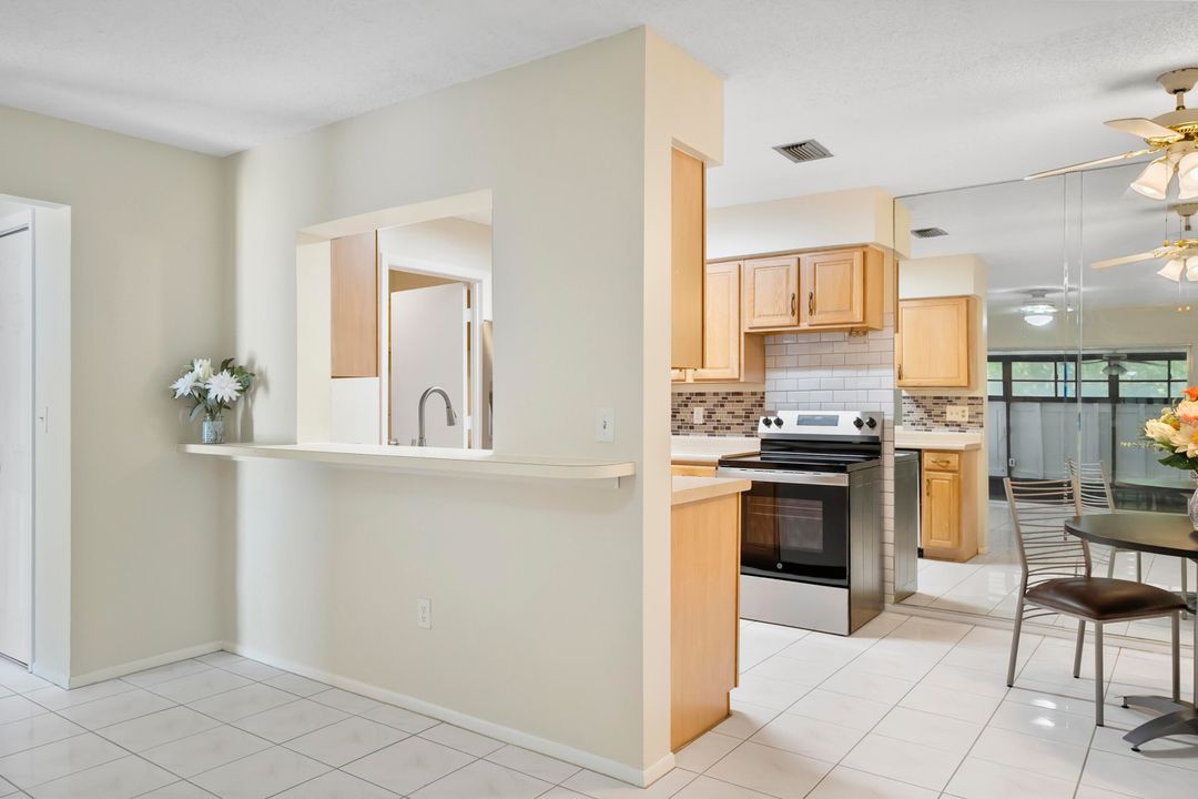 Active With Contract: $195,000 (2 beds, 2 baths, 1037 Square Feet)