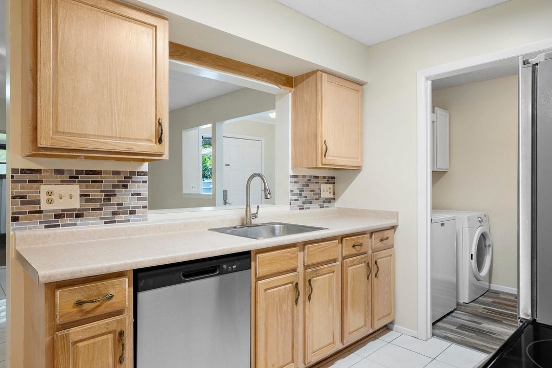 Active With Contract: $195,000 (2 beds, 2 baths, 1037 Square Feet)