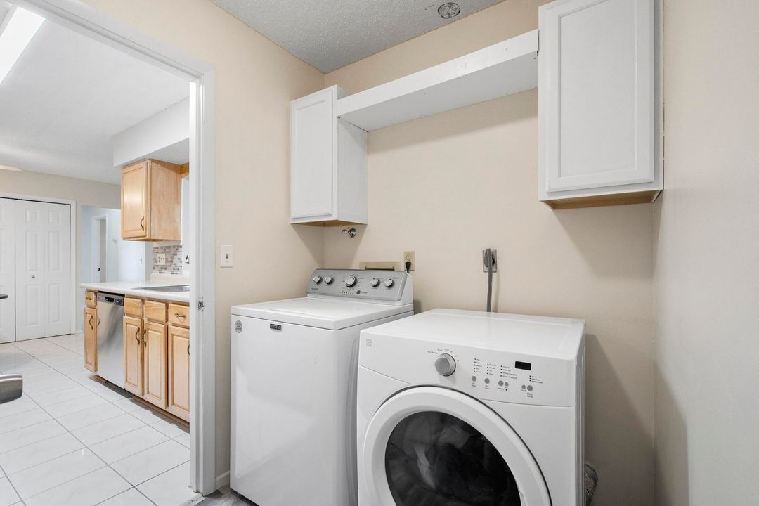 Active With Contract: $195,000 (2 beds, 2 baths, 1037 Square Feet)