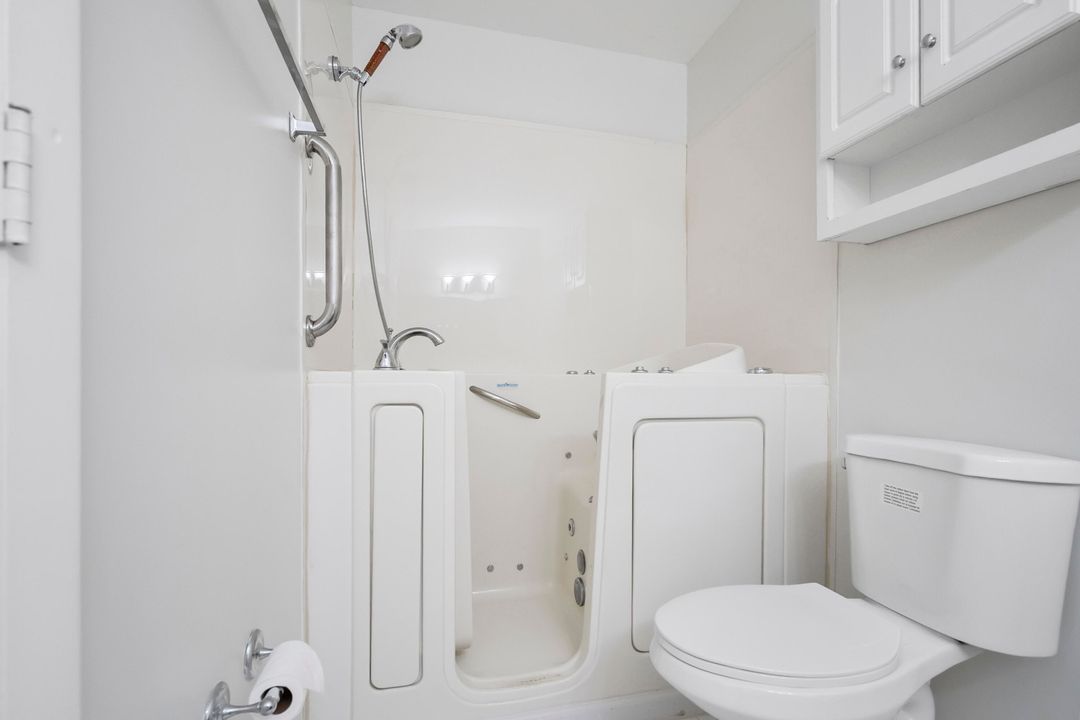 Active With Contract: $195,000 (2 beds, 2 baths, 1037 Square Feet)