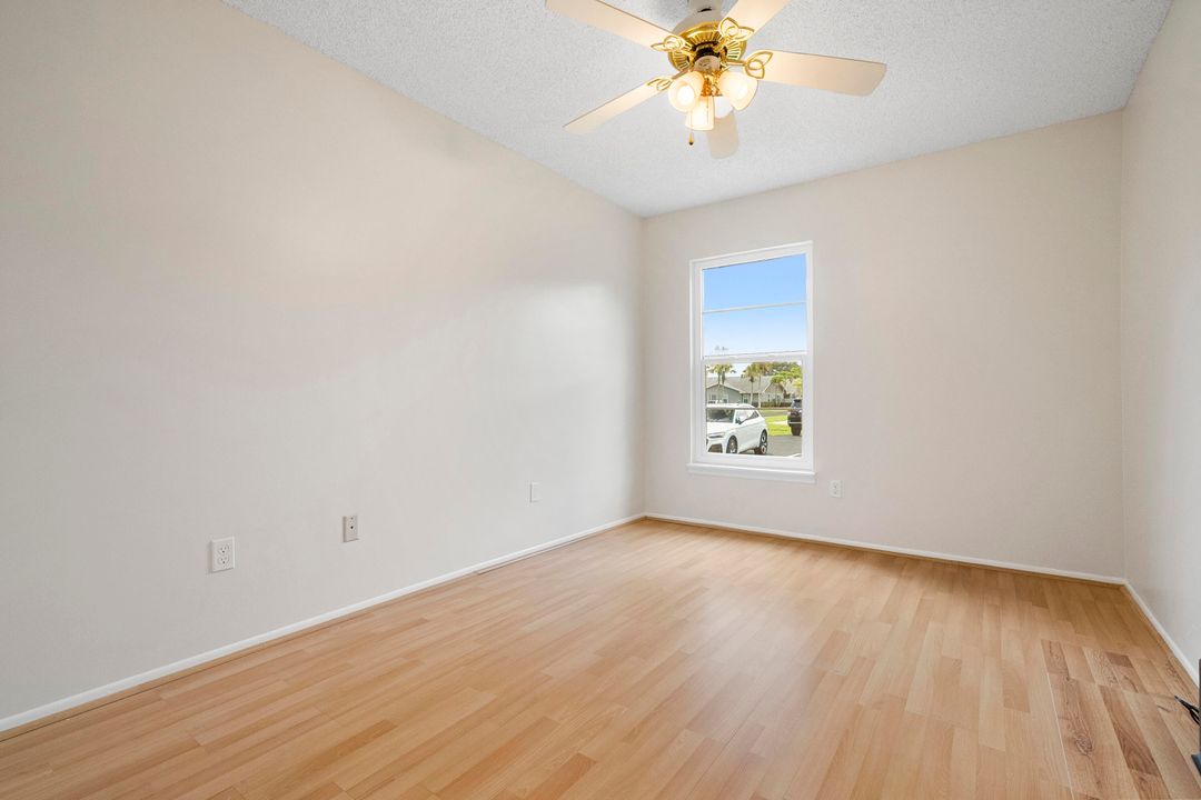 Active With Contract: $195,000 (2 beds, 2 baths, 1037 Square Feet)