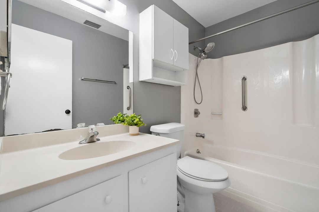 Active With Contract: $195,000 (2 beds, 2 baths, 1037 Square Feet)