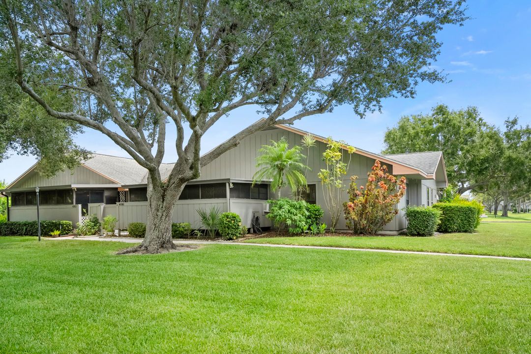 Active With Contract: $195,000 (2 beds, 2 baths, 1037 Square Feet)