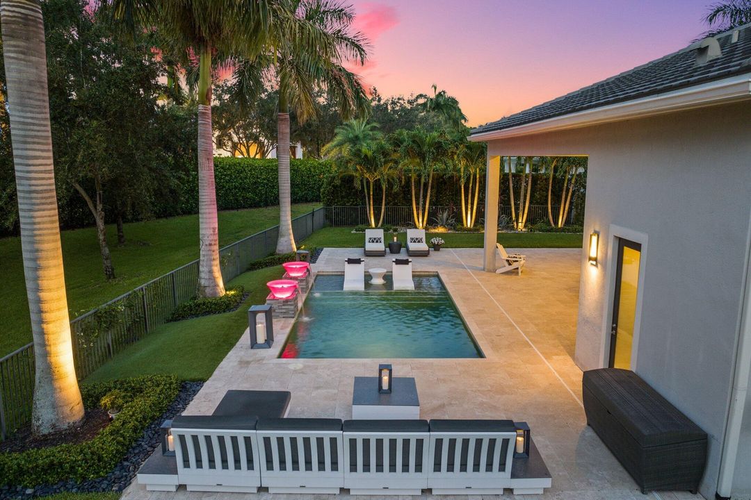 合同活跃: $3,695,000 (5 贝兹, 5 浴室, 4665 平方英尺)