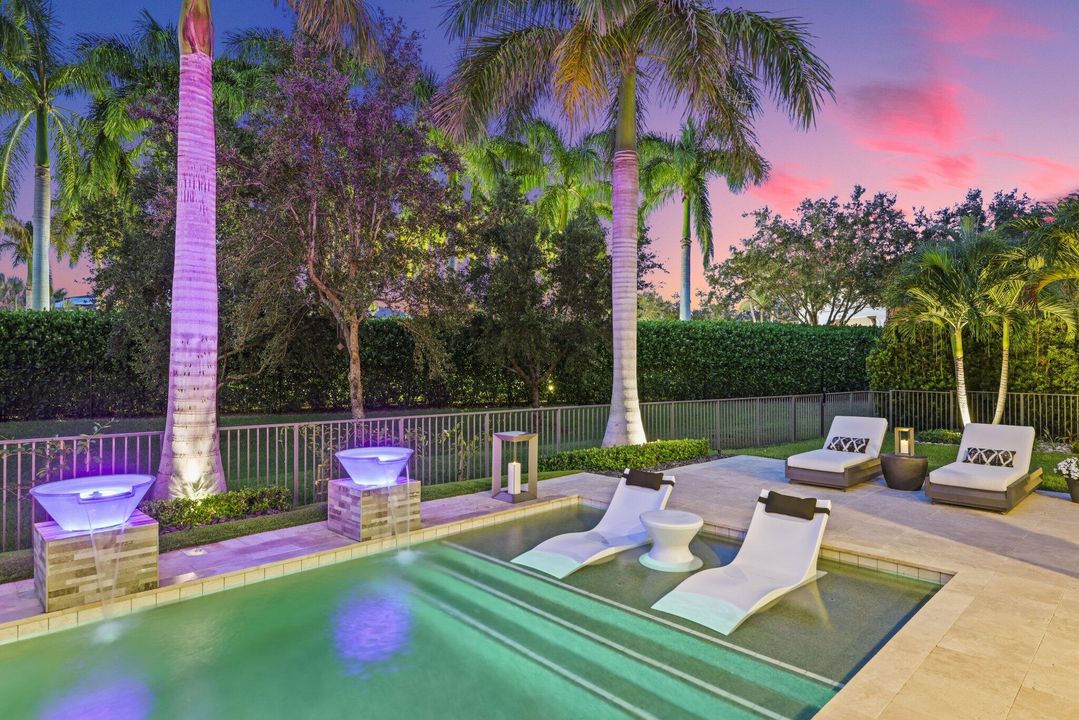 合同活跃: $3,695,000 (5 贝兹, 5 浴室, 4665 平方英尺)