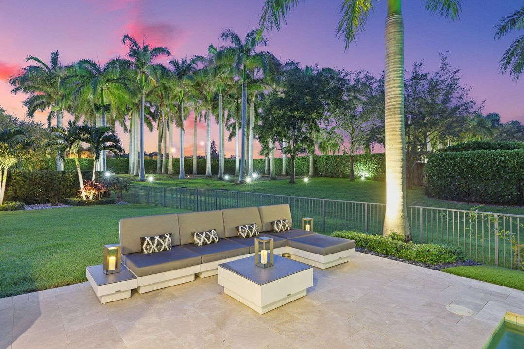 合同活跃: $3,695,000 (5 贝兹, 5 浴室, 4665 平方英尺)