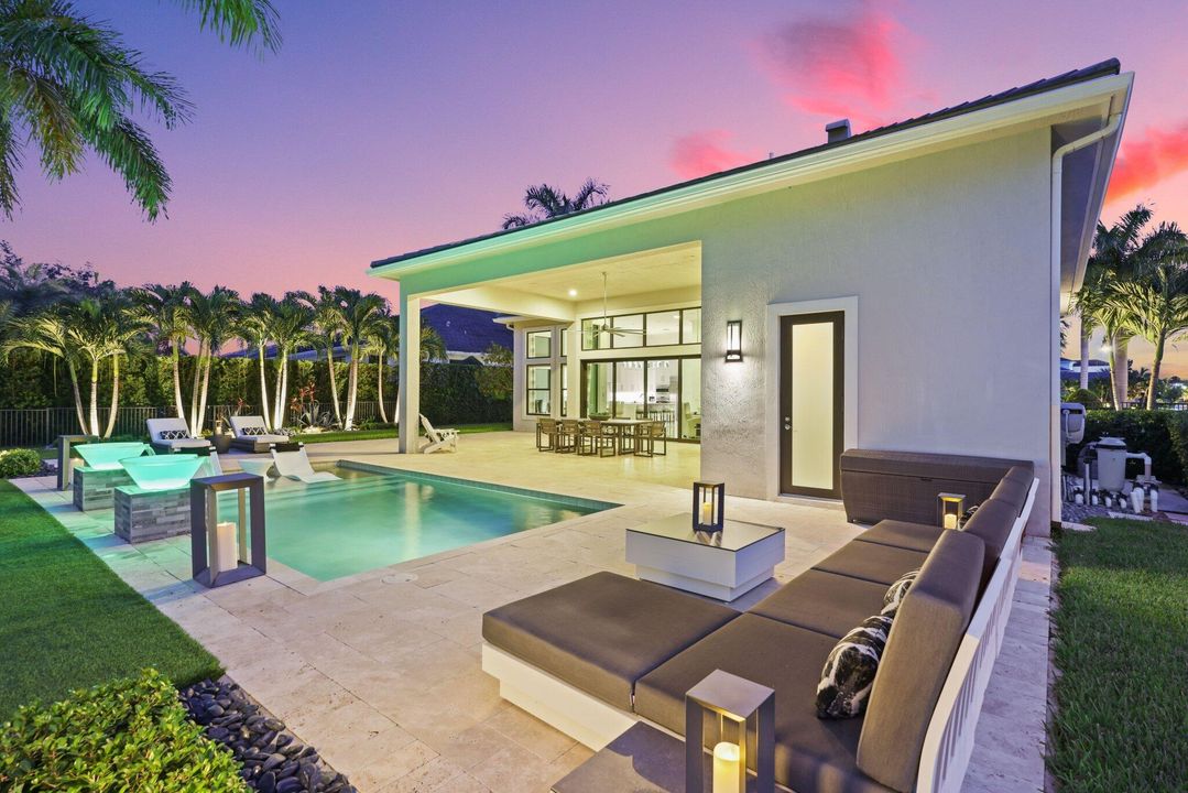 合同活跃: $3,695,000 (5 贝兹, 5 浴室, 4665 平方英尺)