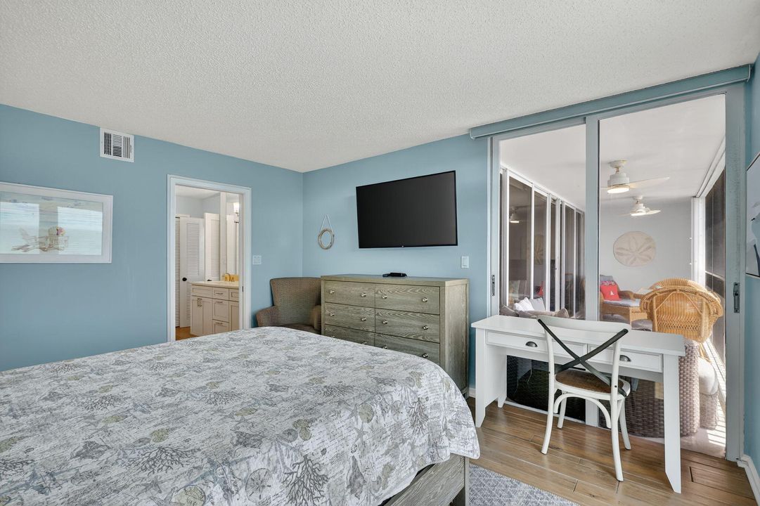 For Sale: $679,000 (1 beds, 1 baths, 1001 Square Feet)