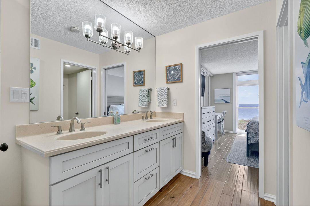 For Sale: $679,000 (1 beds, 1 baths, 1001 Square Feet)