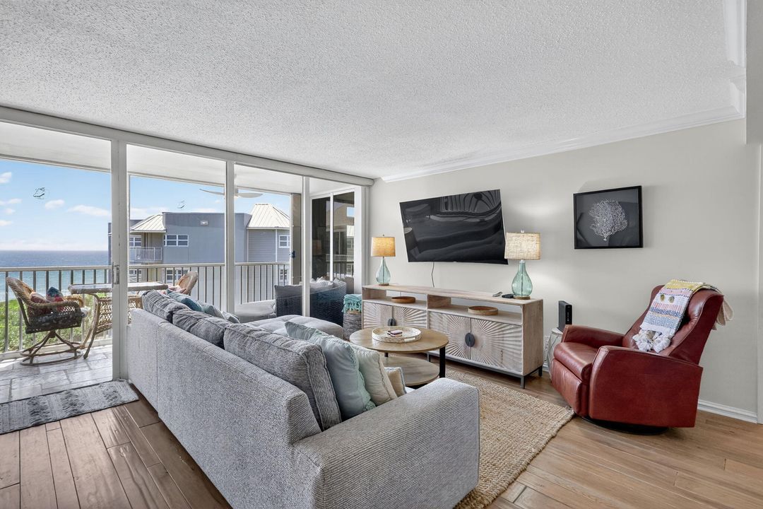 For Sale: $679,000 (1 beds, 1 baths, 1001 Square Feet)