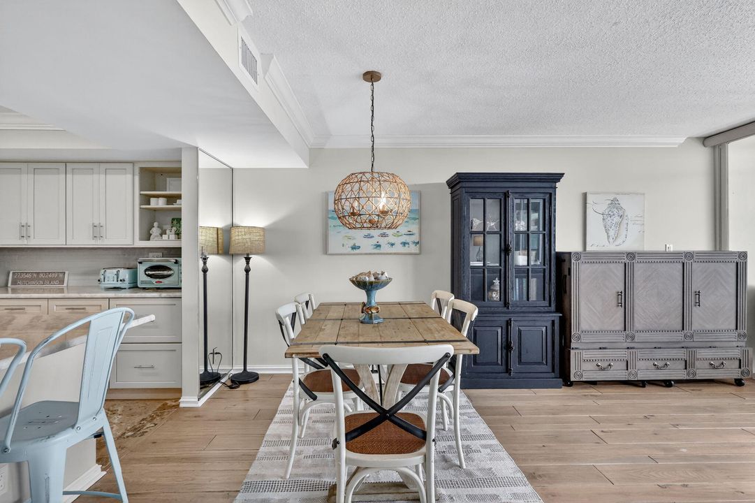 For Sale: $679,000 (1 beds, 1 baths, 1001 Square Feet)