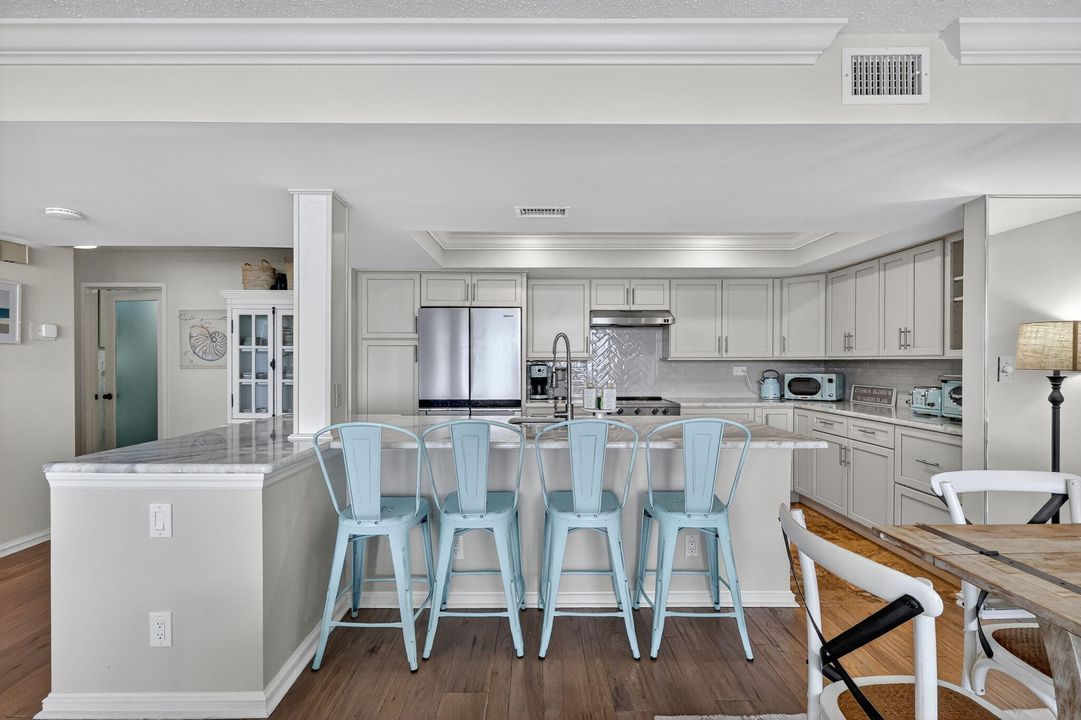 For Sale: $679,000 (1 beds, 1 baths, 1001 Square Feet)