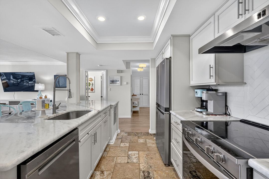 For Sale: $679,000 (1 beds, 1 baths, 1001 Square Feet)