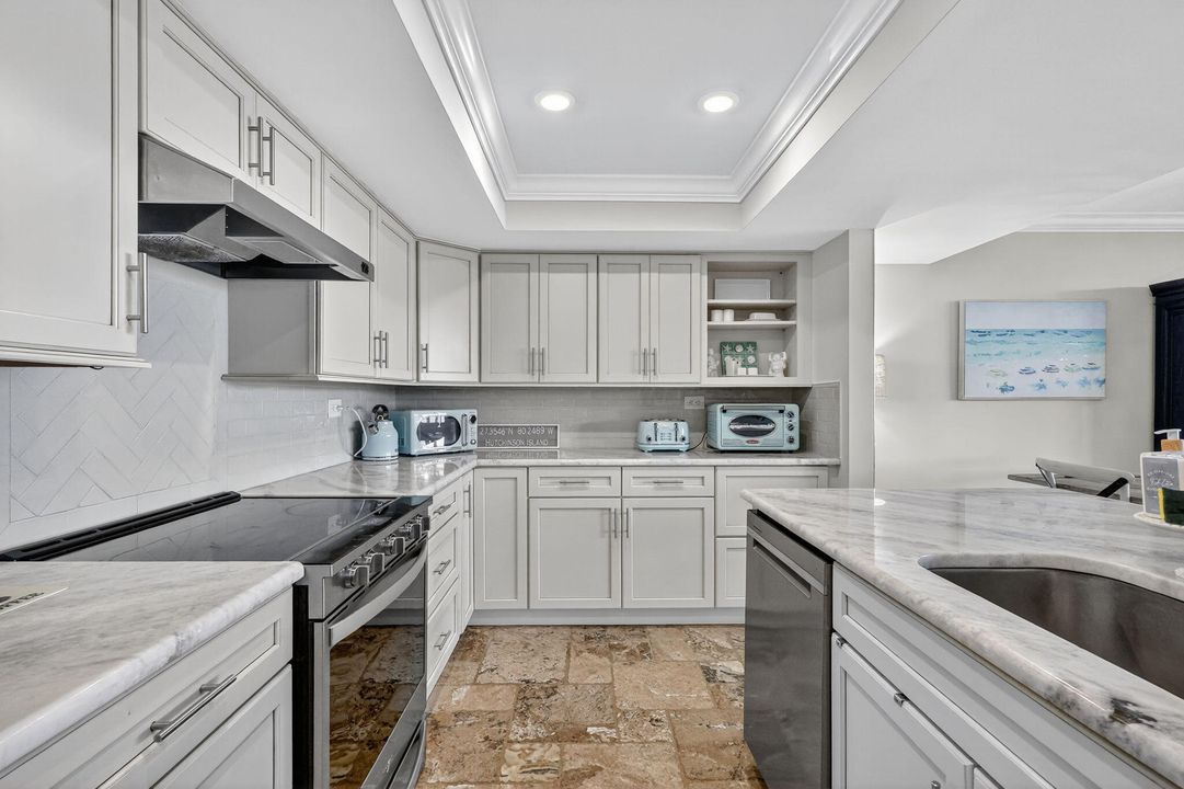 For Sale: $679,000 (1 beds, 1 baths, 1001 Square Feet)