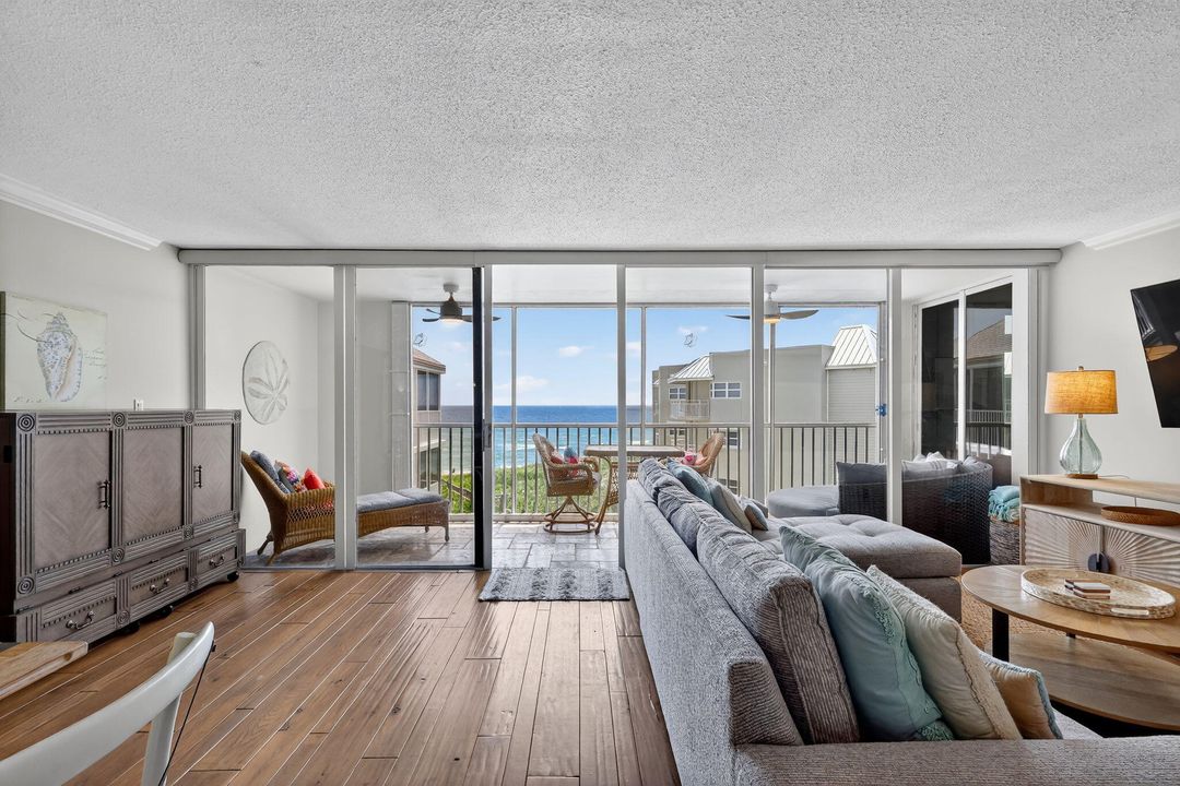 For Sale: $679,000 (1 beds, 1 baths, 1001 Square Feet)