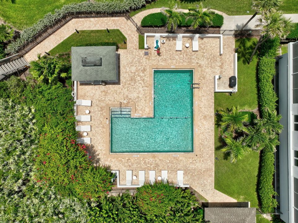 For Sale: $679,000 (1 beds, 1 baths, 1001 Square Feet)