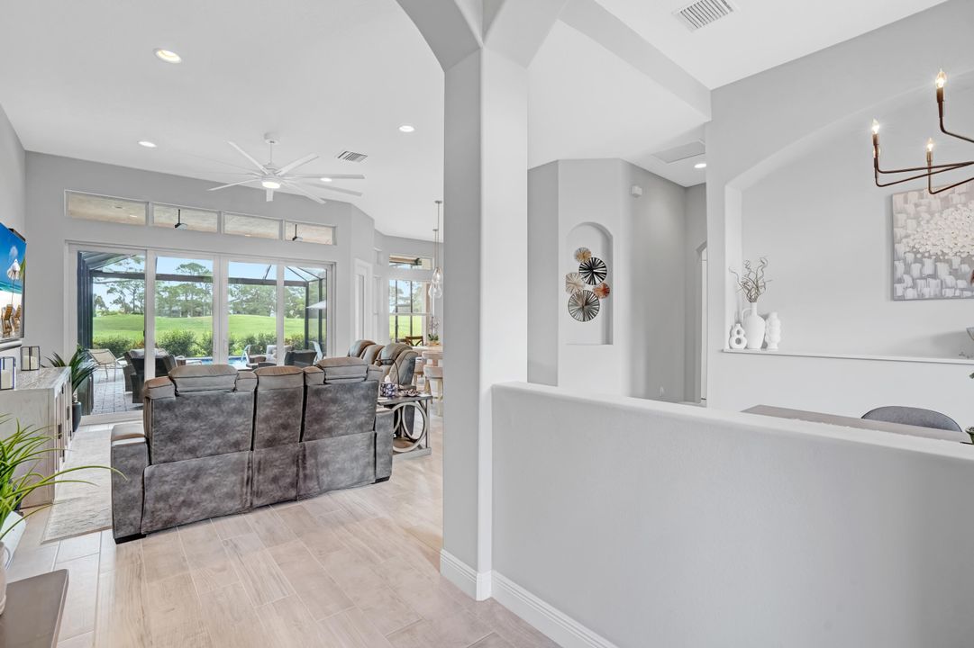 En Venta: $749,900 (3 camas, 3 baños, 2363 Pies cuadrados)